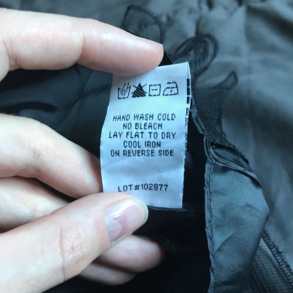 R&M Richards black and silver size 6 plunging neck sequins party dress. - Picture 10 of 10